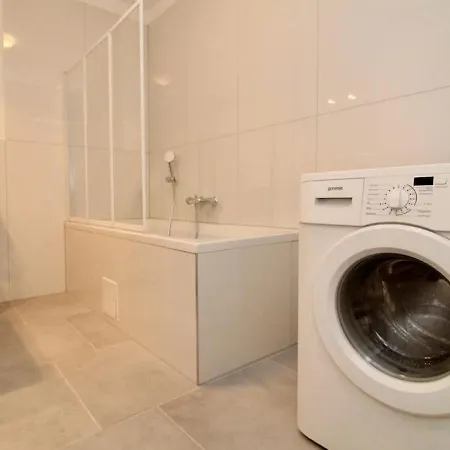 Modern Balcony Apartment With Free Parking Vienna Exterior photo